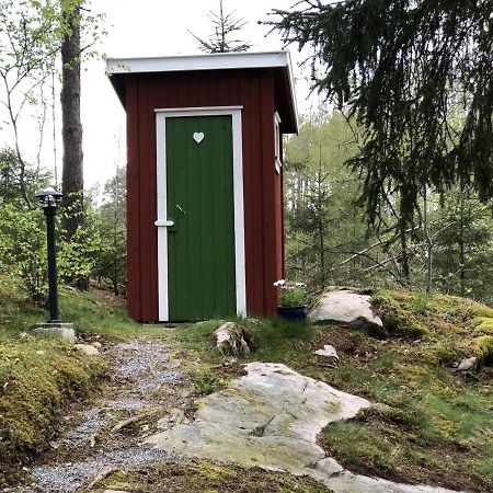 Stuga Utanfoer Fjaellbacka Exterior photo